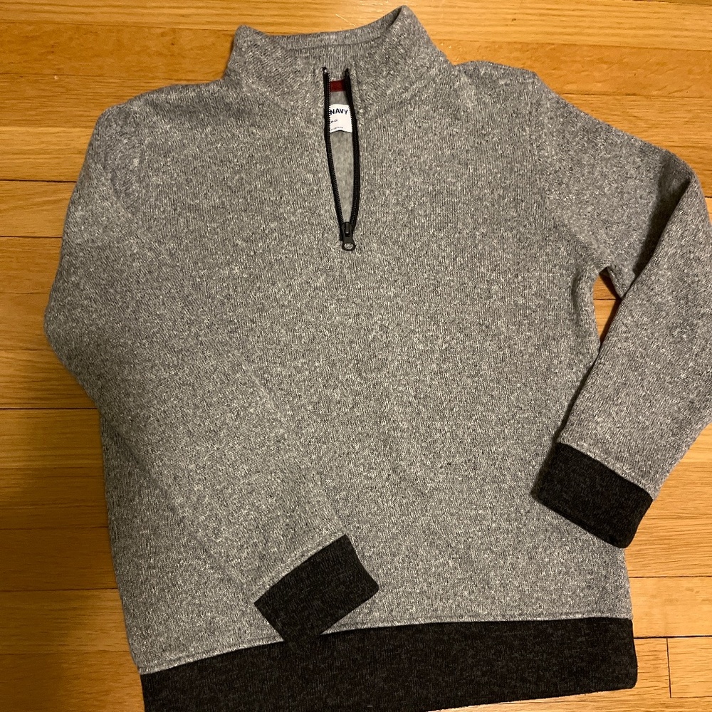 Old Navy Sweater in gray